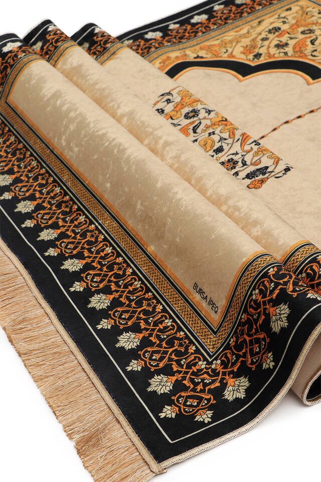 Beige velvet prayer mat
