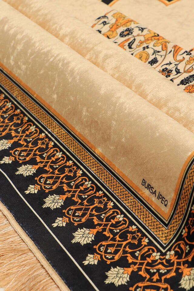 Beige velvet prayer mat
